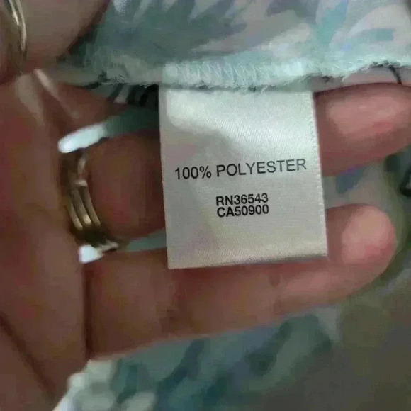 Van Heusen sleeveless floral blouse. Size XXL . 100% polyester. - Picture 4 of 6